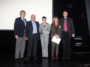 De izquierda a derecha: Dr. Mario Pistoni, Presidente de la AAOFM; Dr. Guillermo F. Godoy Esteves, Asesor Científico; Prof. Dra. Christine Fränkel; Dra. Nancy Sinagra, Presidente Subcomisión de Cursos de la AAOFM; Prof. Dr. Christopher Lux.